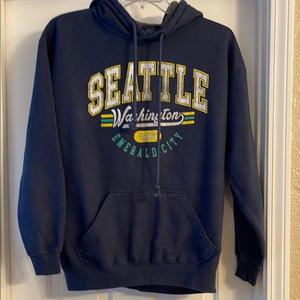 Point Sportwear Seattle Graphic Hoodie size L